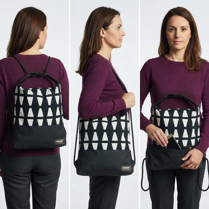 Immagine generata con IA: modella in maglia rossa mostra Como 27 geometrica bianca e nera, come zaino, a spalla e con telefono nella tasca posteriore.