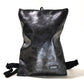 Misura: 43x23cm Tessuto in ecopelle Impermeabile Inodore Traspirante e ipoallergenico  Resistente all’usura Spallacci   regolabili Due tasche con cerniera Una posteriore più piccola perfetta per gli oggetti di valore Una superiore più ampia e capiente che consente di organizzare in modo facile il contenuto Interno foderato
