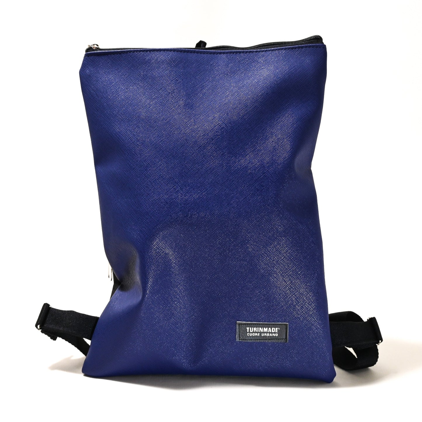 Misura: 43x23cm Tessuto in ecopelle Impermeabile Inodore Traspirante e ipoallergenico  Resistente all’usura Spallacci   regolabili Due tasche con cerniera Una posteriore più piccola perfetta per gli oggetti di valore Una superiore più ampia e capiente che consente di organizzare in modo facile il contenuto Interno foderato